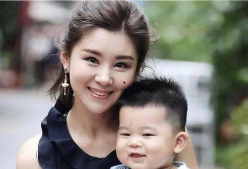 全娱乐圈明星都能听见我在吃瓜